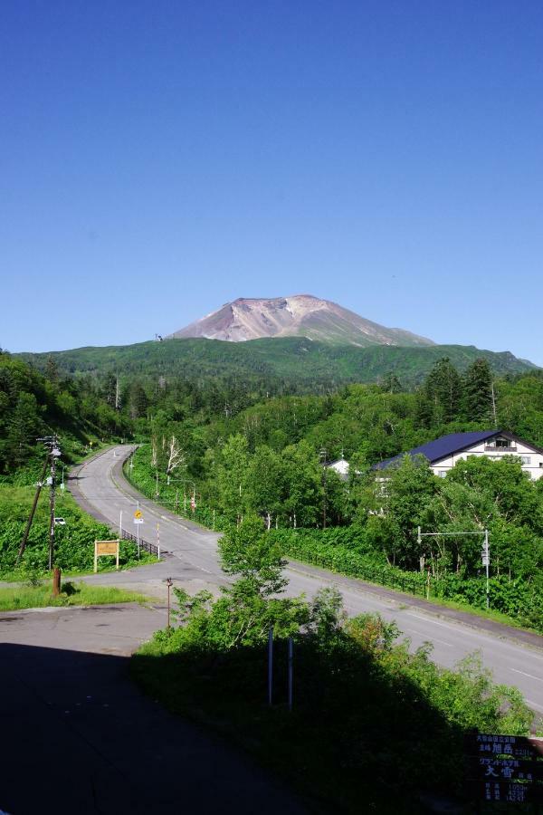 Higashikawa K'S House Hokkaido - Asahidake Onsen Hostel מראה חיצוני תמונה